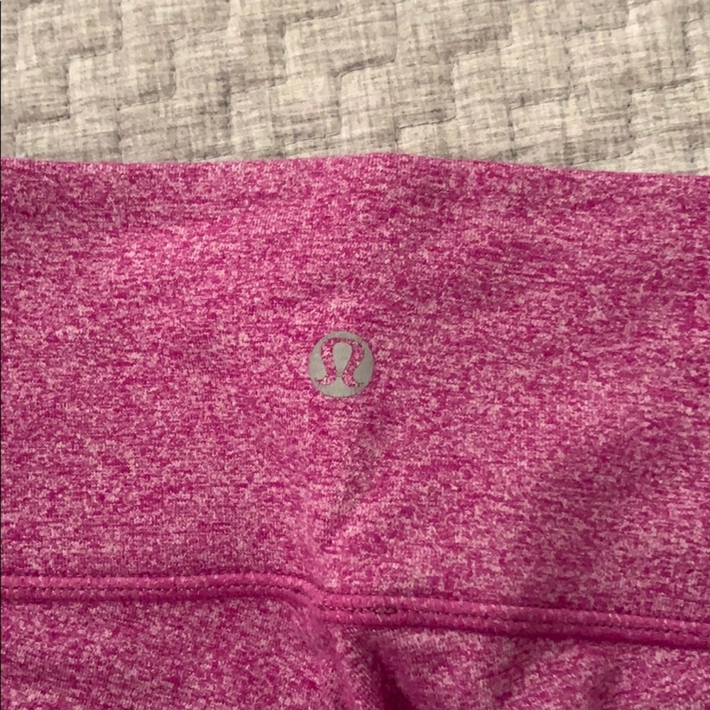 Size 4 Lululemon capri Magenta leggings - Picture 4 of 5